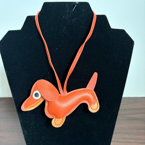 Dachshund Dog Bag Pendant Key Chain Fashion Faux Leather Bag Charm New - Picture 1 of 4